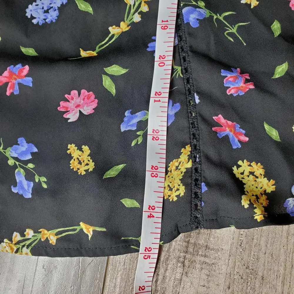 Sienna Sky Black Floral Short Sleeve Blouse Women's Size XS NWOT - Picture 8 of 16